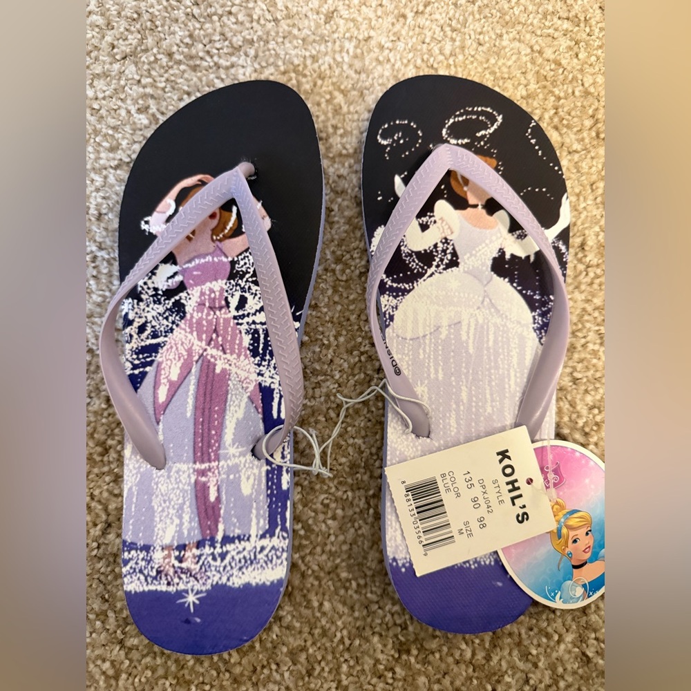 Women’s Cinderella Flip Flops Brand New Size Medium